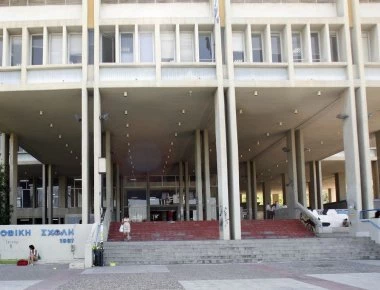 Η πρυτανεία βάζει «λουκέτο» στη Φιλοσοφική φοβούμενη τον Ρουβίκωνα